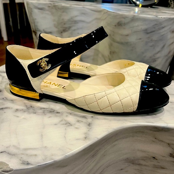 Authentic CHANEL Flat Mary Jane, lightly used - Picture 1 of 8
